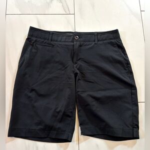 3/$30 Under armour heat gear athletic golf shorts /  Bermuda shorts black size 6